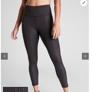 NWT Athleta Ultimate Stash Pocket Embossed 7/8 Tight Bali Green